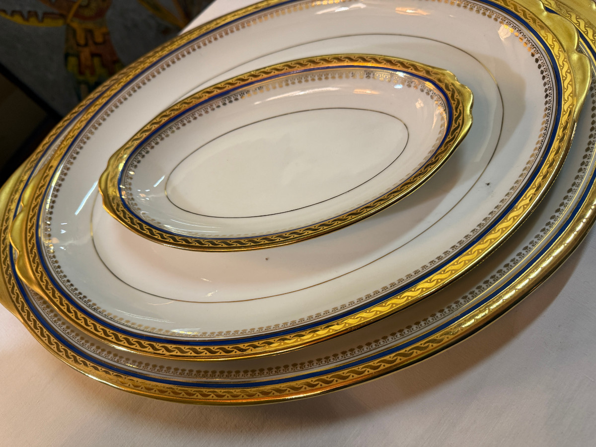 Limoges Porcelain Dinner Service, 72 Pieces - Gold Leaf Trim - Blue Rim -photo-4