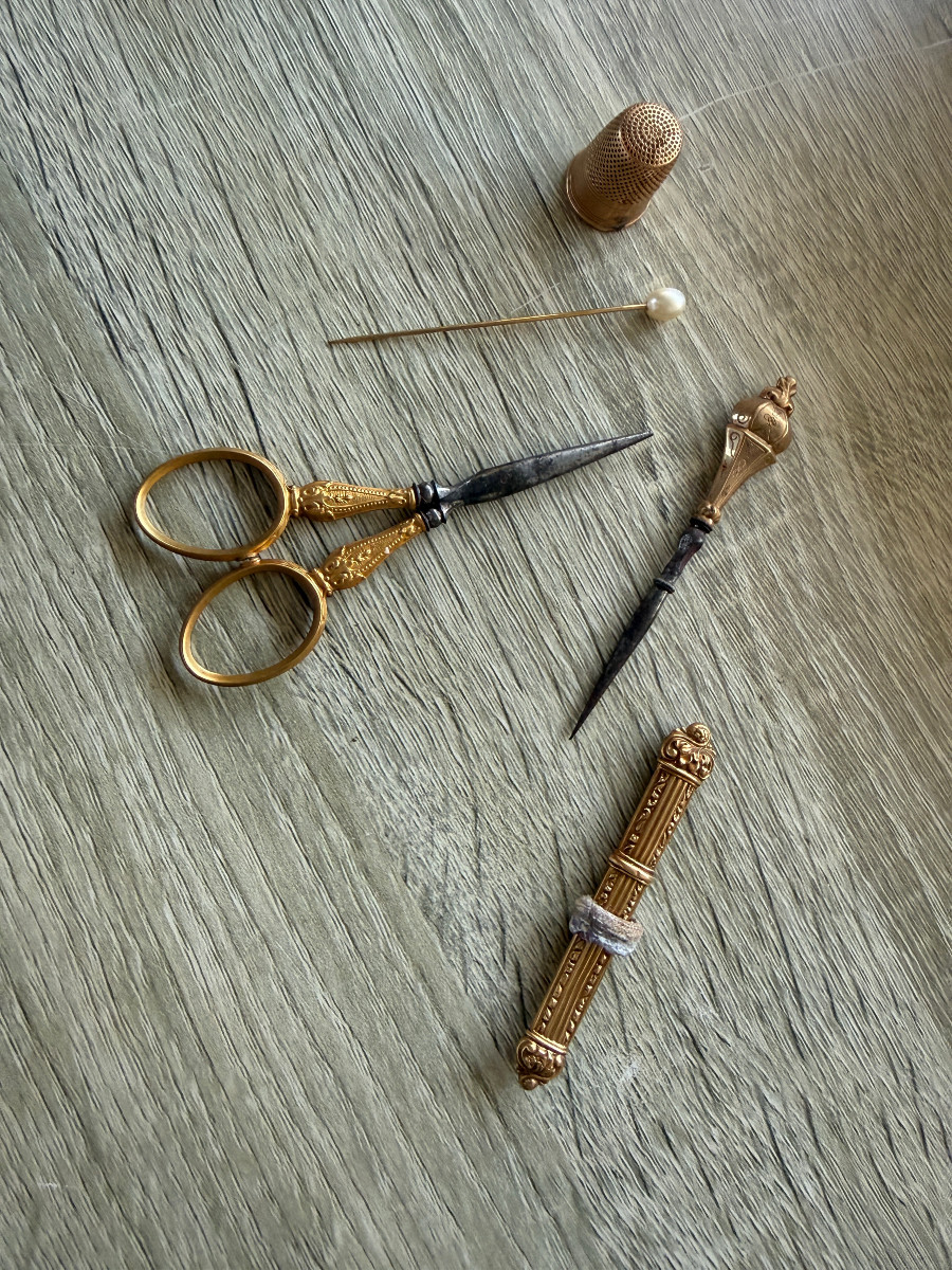 Sewing Kit-accessories Partly In Gold -egg Shape- 4 Views Of Paris-photo-3