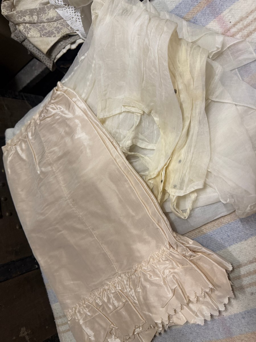 Lot Of Fabrics - 19th Century Clothes And Linens-photo-2