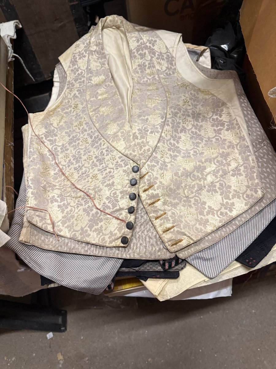 Lot de Tissus - vêtements et linges anciens XIX°