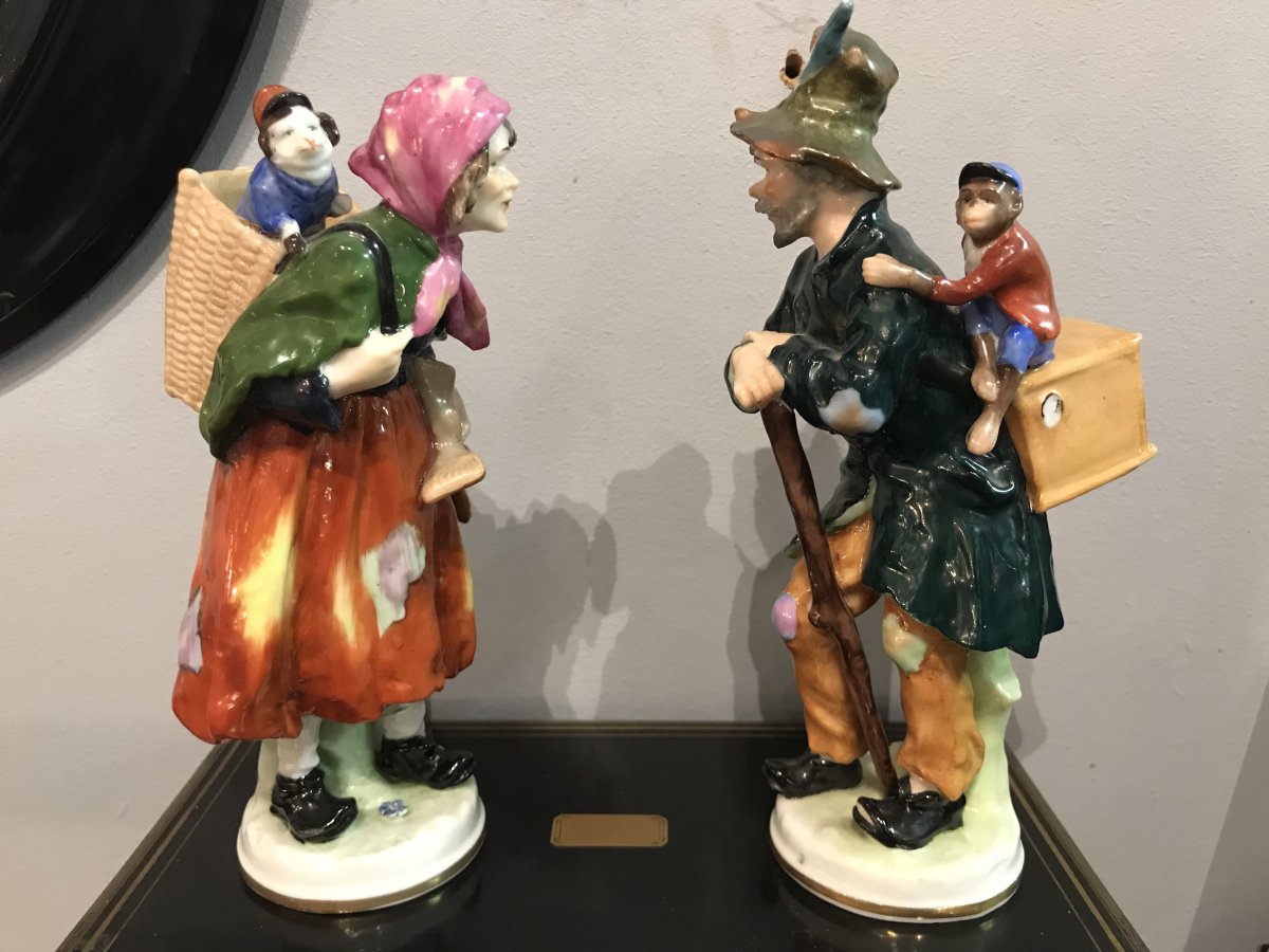 Couple Of Vagabonds And Animals In Polychrome Porcelain-photo-2
