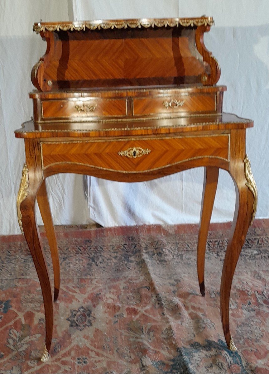 Bureau De Dame à Gradins De Style Louis XV, d'époque 19ème. 