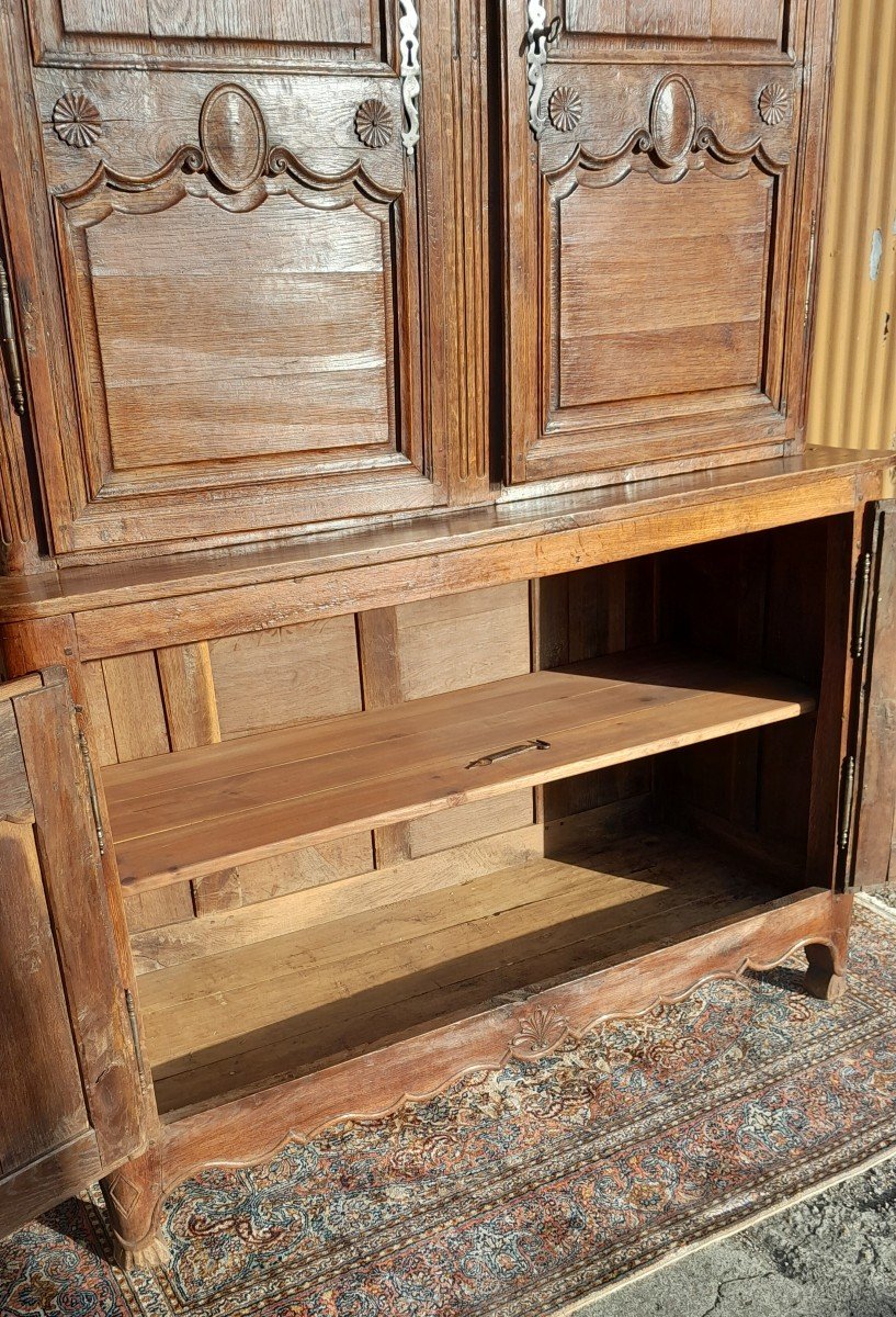 Buffet Deux Corps En Chêne mouluré et sculpté, Louis XV, d'époque 18ème. -photo-2