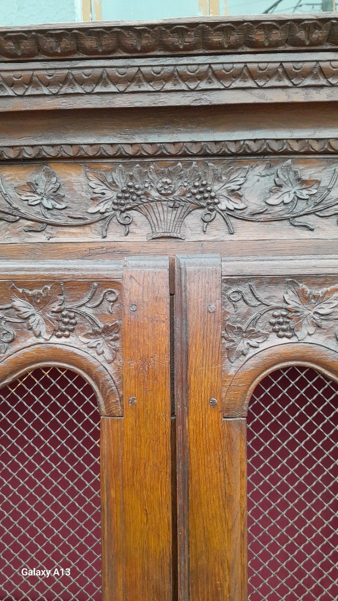 Petite  armoire moulurée et sculptée, grillagée En Chêne Louis XIV ,d'époque XVIII ème. -photo-2