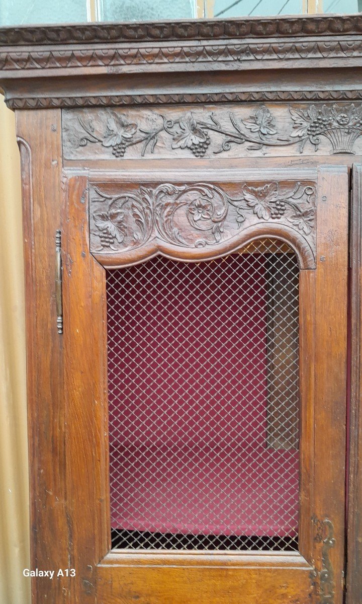 Petite  armoire moulurée et sculptée, grillagée En Chêne Louis XIV ,d'époque XVIII ème. -photo-5