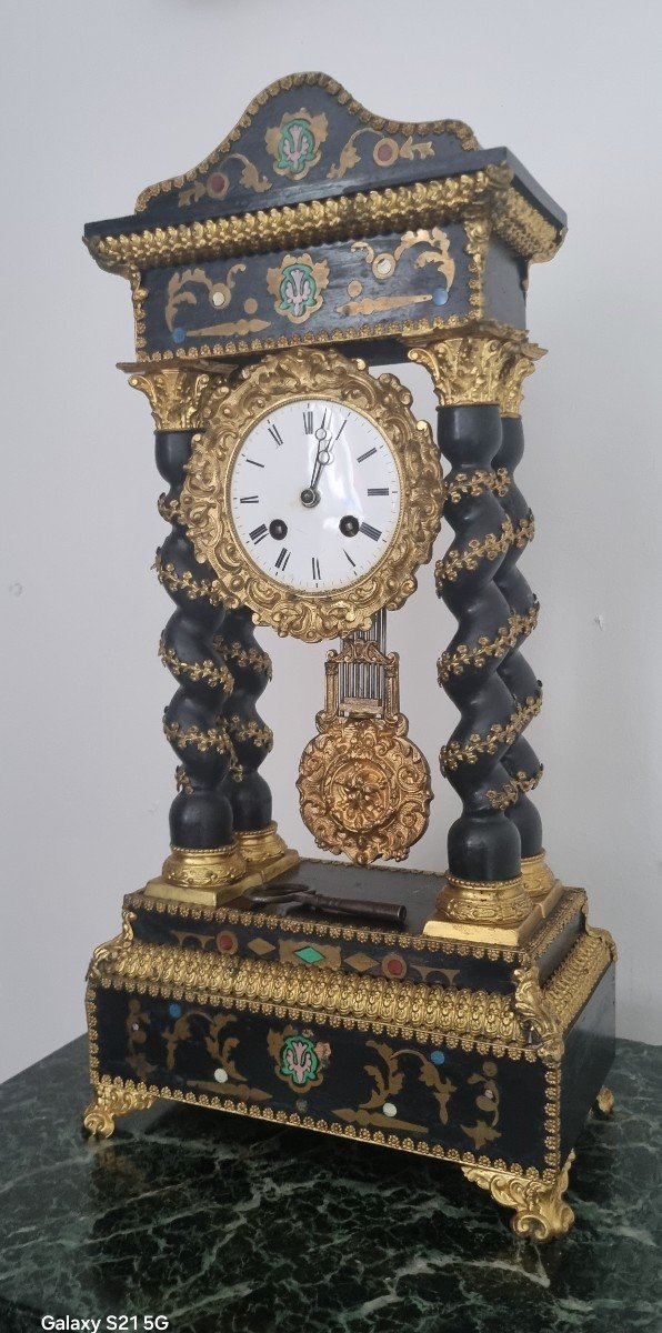 Portico Clock With Four Twisted Columns In Blackened Wood, Napoleon III Period, 19th. -photo-2