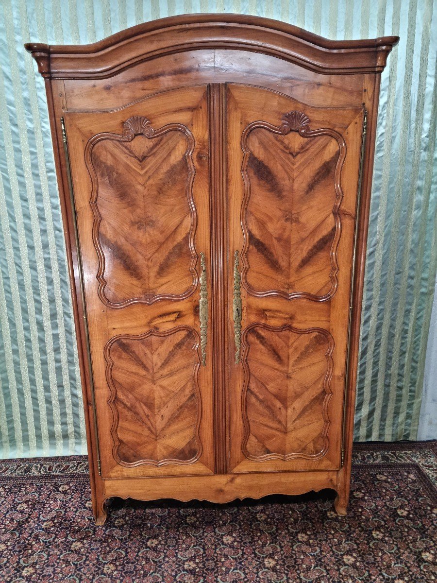 Armoire en Merisier de style Régence, d'époque XVX ème. 