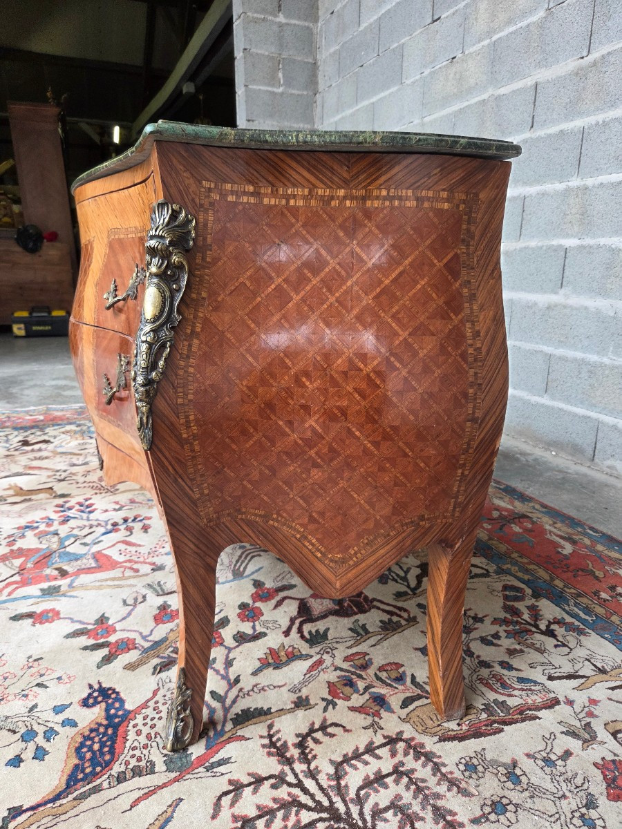 Commode galbée en marqueterie, Louis XV, d'époque XXème -photo-2