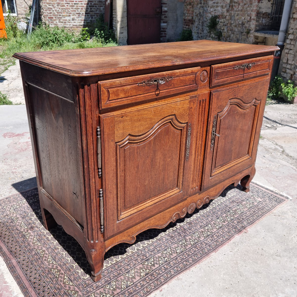 Buffet bas en Chêne mouluré et sculpté,  Louis XV,  d'époque 18ème -photo-3