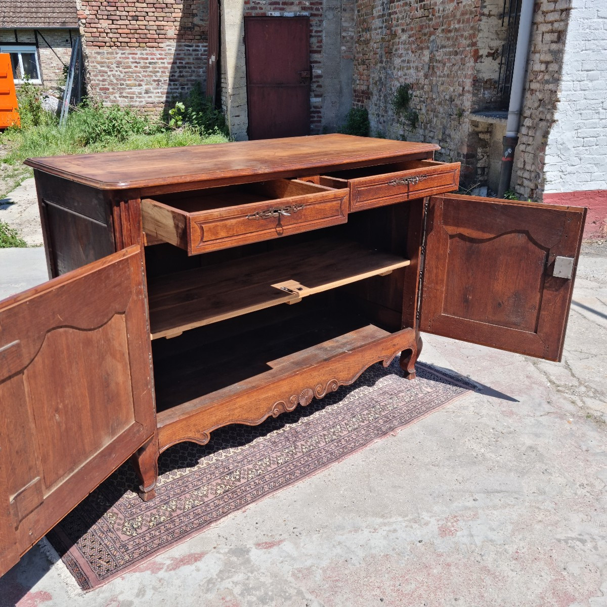 Buffet bas en Chêne mouluré et sculpté,  Louis XV,  d'époque 18ème -photo-2
