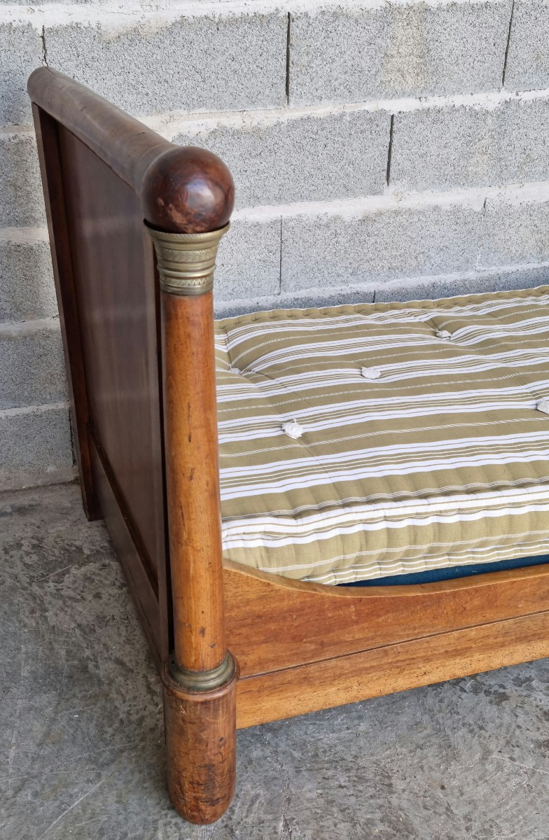 Lit en noyer de coin à  colonnes détachées, Empire, d'époque XIXème-photo-3