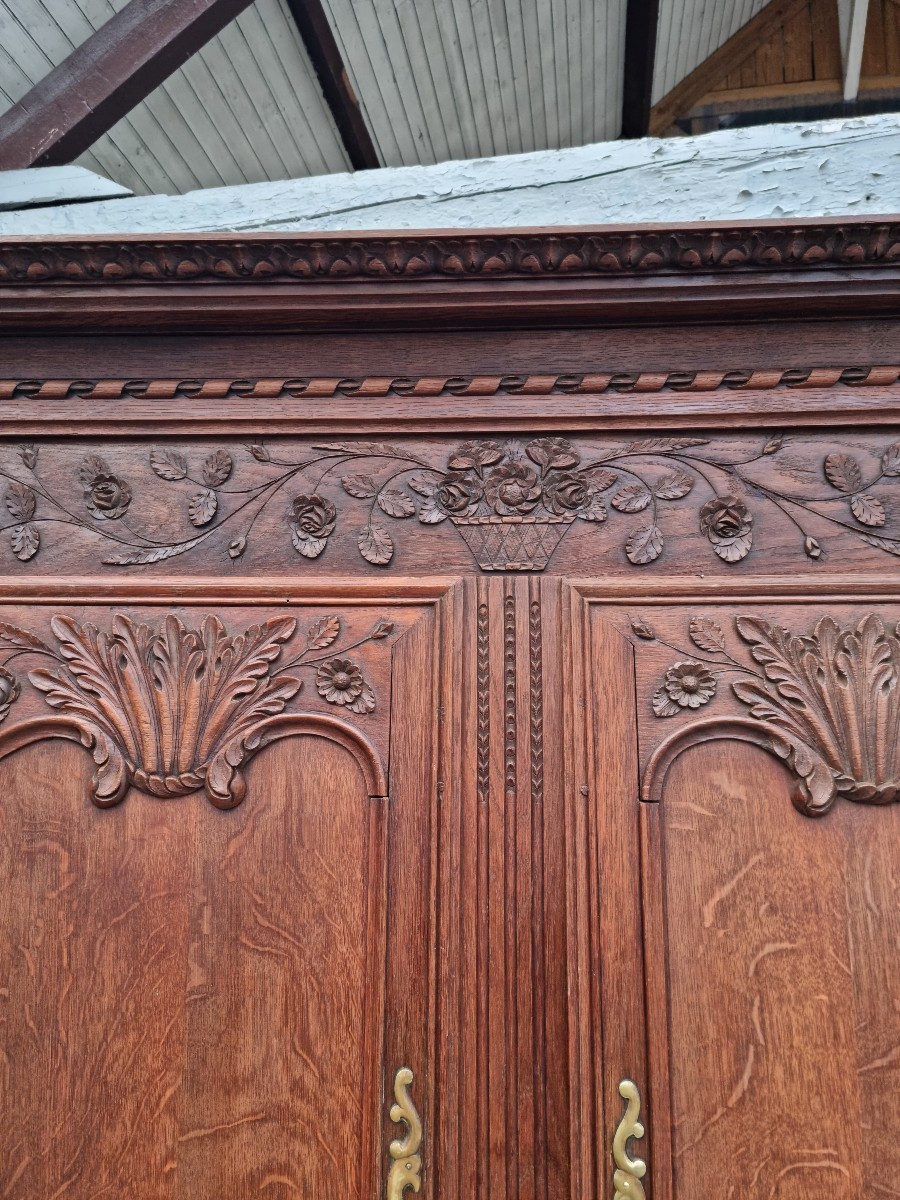 Louis XIV Style Carved Molded Oak Wardrobe From The 19th Century. -photo-4