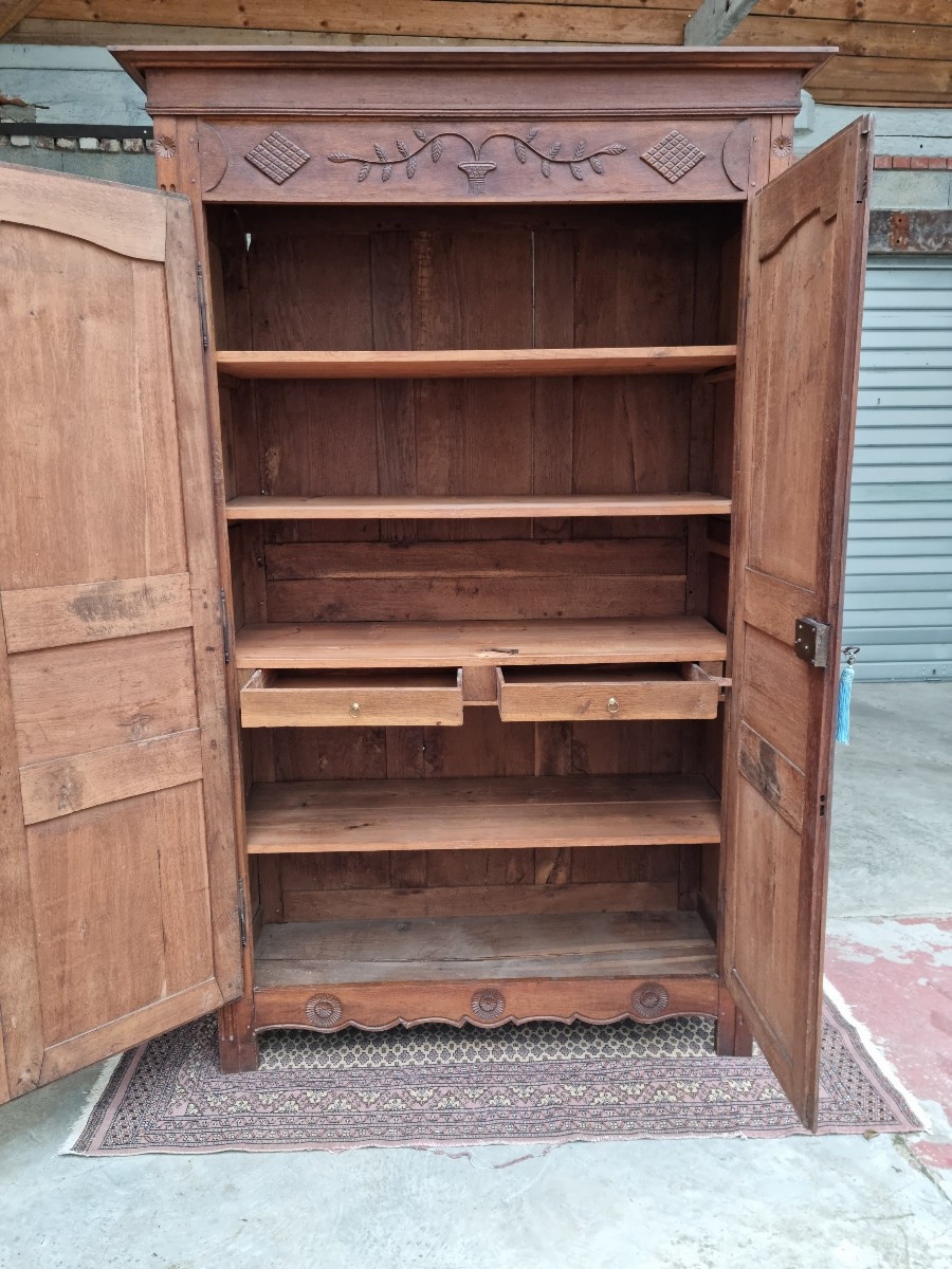 Armoire de Mariage, moulurée et sculptée en chêne, Louis XV, d'époque XVIII ème -photo-1