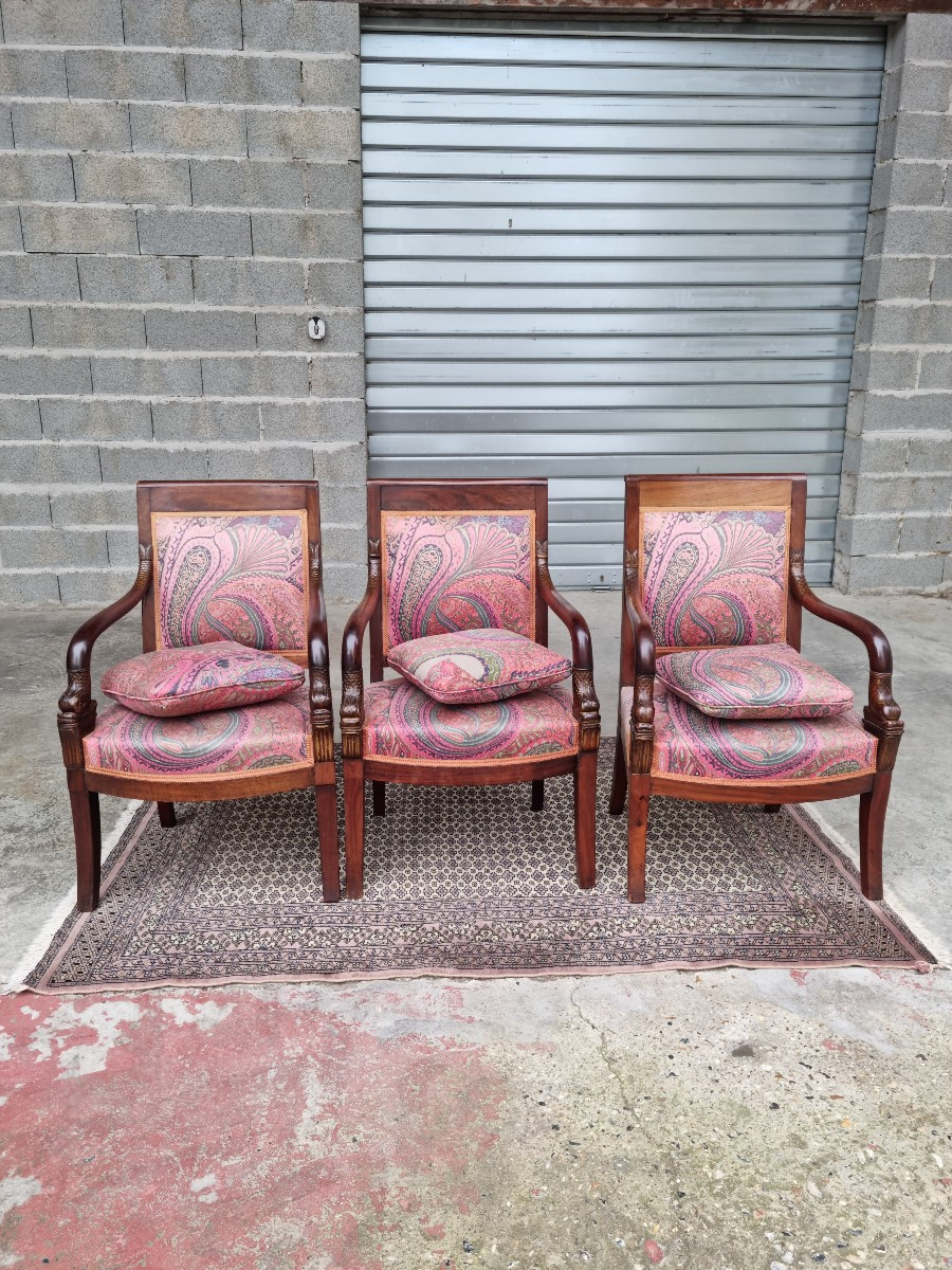 Suite de trois fauteuils Restauration en acajou – XIXᵉ siècle
