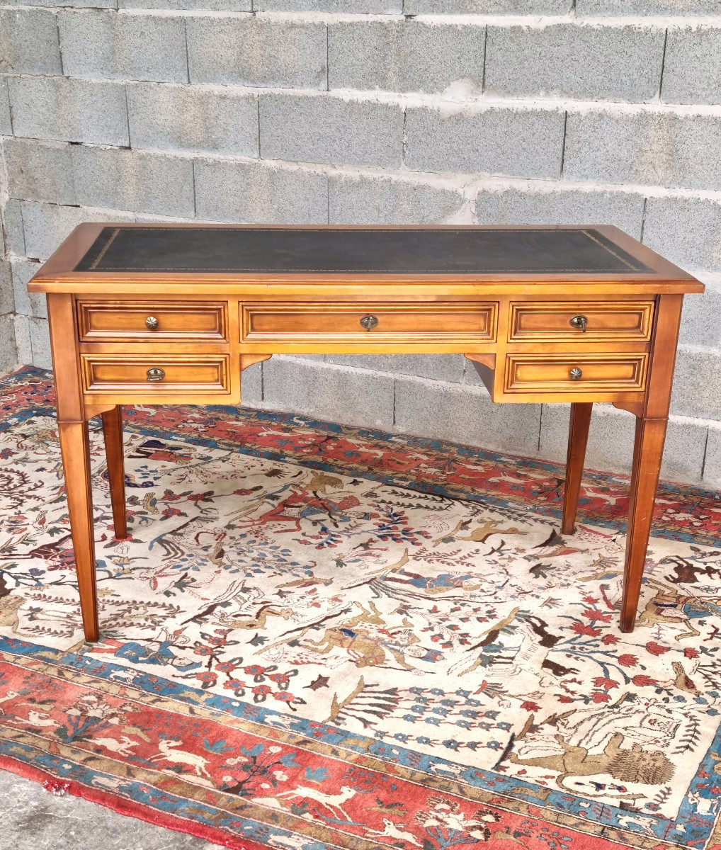 Bureau de milieu, en merisier clair, deux tirettes. Louis XVI , d'époque XXᵉ siècle – 