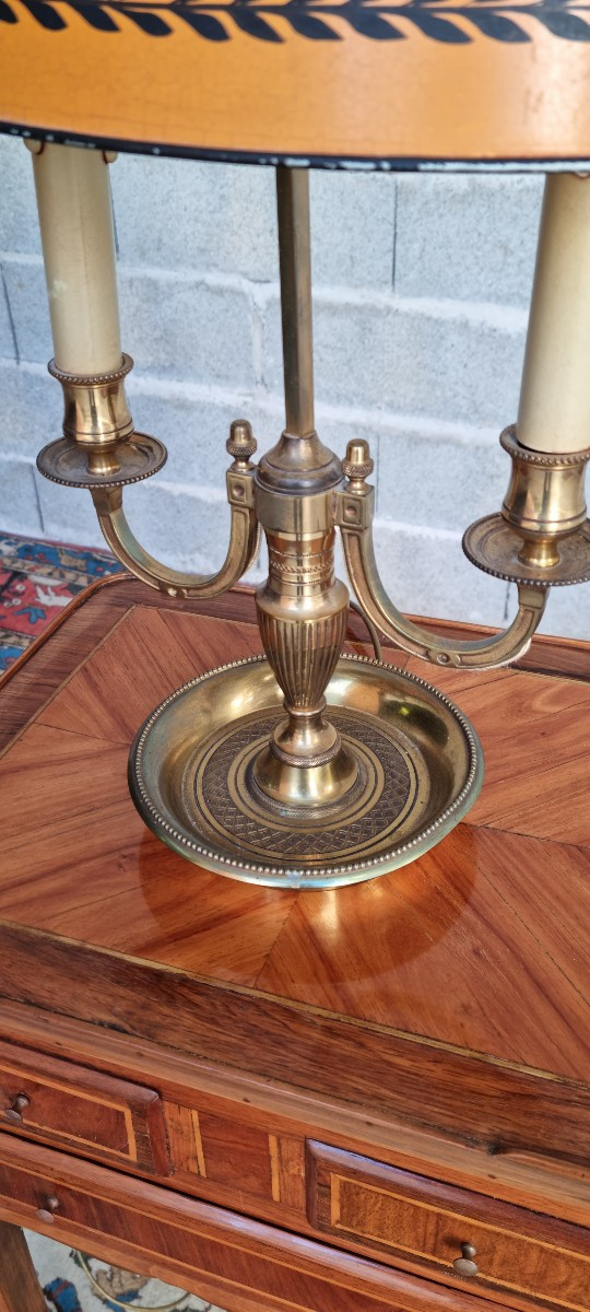 Lampe bouillotte en bronze et tôle laquée jaune, Louis XVI , d'époque XXème siècle-photo-2