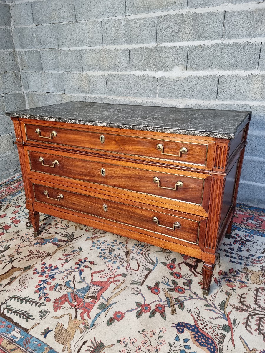 Commode en acajou Louis XVI d'époque XVIII ème 