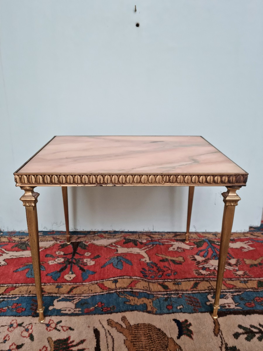 Table basse en bronze doré et marbre rose , Louis XVI, d'époque XXᵉ siècle