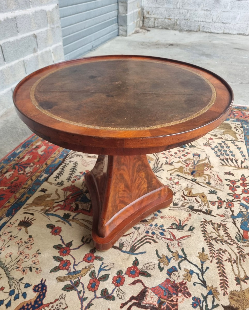 Guéridon en acajou flammé,  plateau réversible cuir et feutrine, Empire, d'époque XIX ème-photo-2
