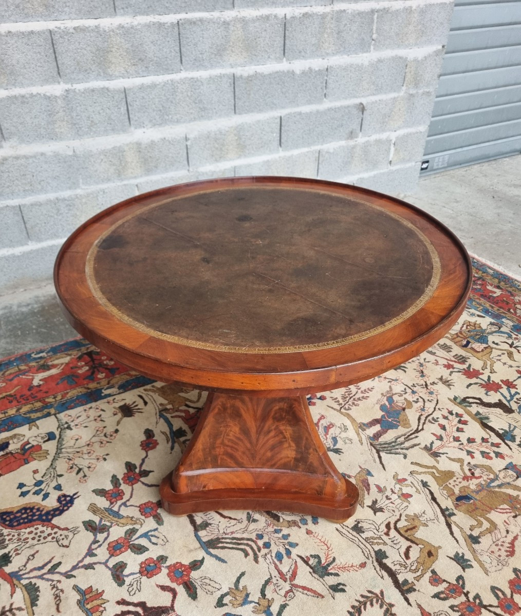 Guéridon en acajou flammé,  plateau réversible cuir et feutrine, Empire, d'époque XIX ème-photo-2