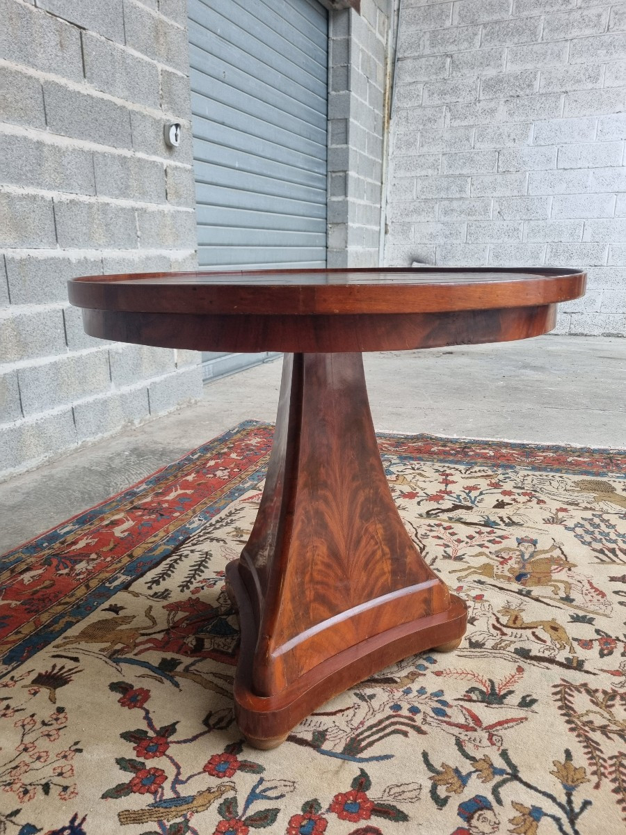 Guéridon en acajou flammé,  plateau réversible cuir et feutrine, Empire, d'époque XIX ème-photo-3