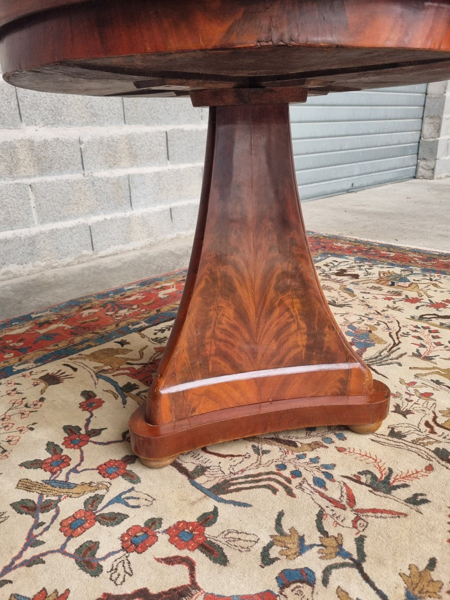 Guéridon en acajou flammé,  plateau réversible cuir et feutrine, Empire, d'époque XIX ème-photo-5