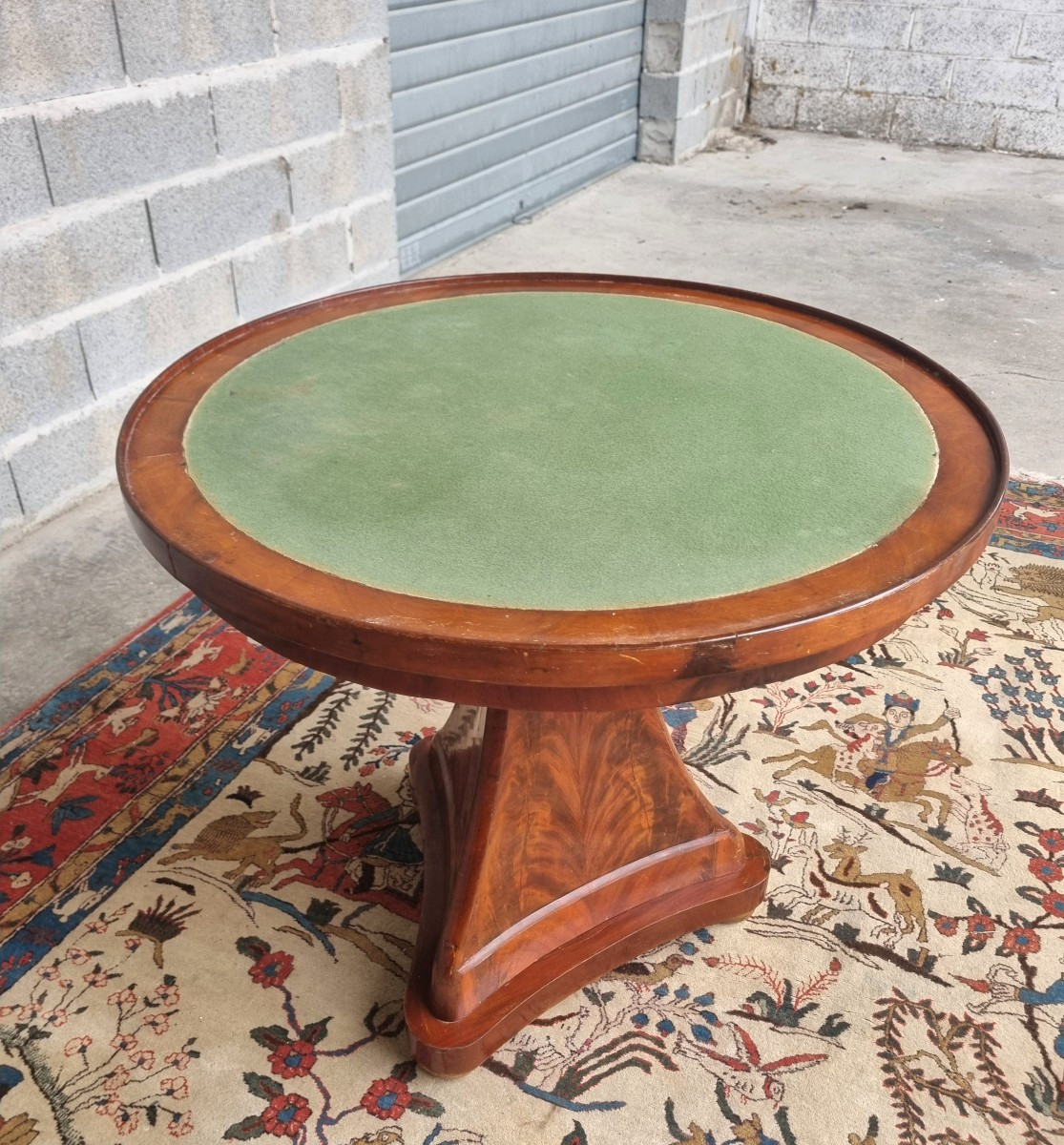 Guéridon en acajou flammé,  plateau réversible cuir et feutrine, Empire, d'époque XIX ème-photo-7