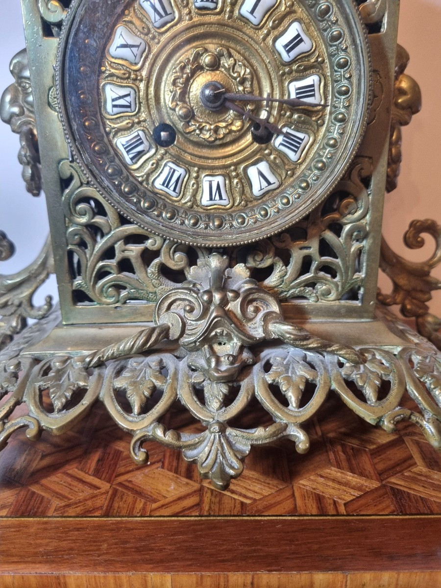 Pendule de cheminée Napoléon III en bronze doré ajouré, XIXᵉ siècle-photo-1