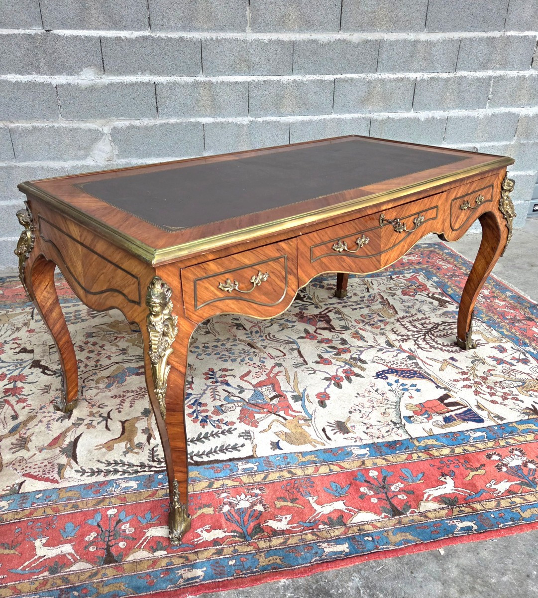 Bureau plat Louis XV, double face , placage de palissandre ,bronzes dorés, fin XIXᵉ , début XXè