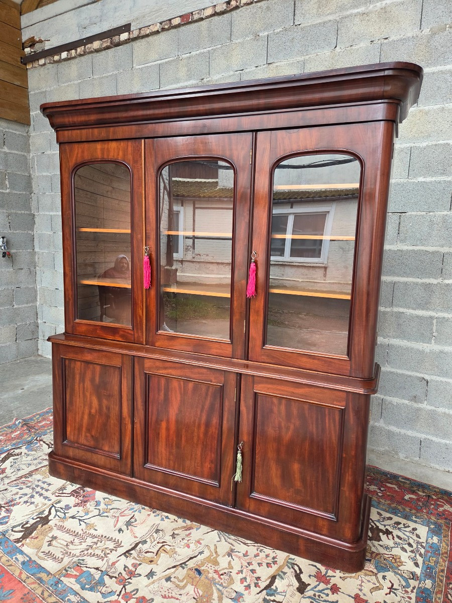 Napoleon III Bookcase In Flamed Mahogany, From The 19th Century. 