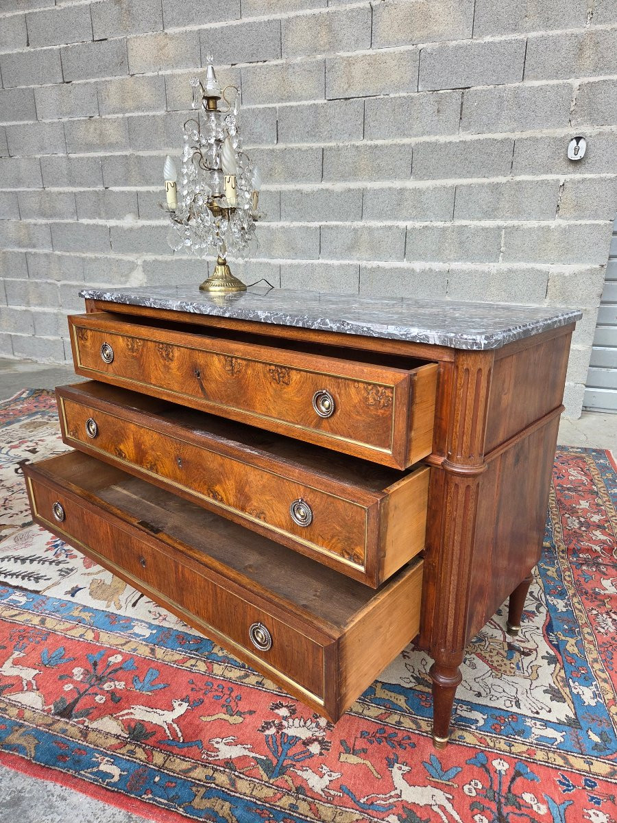 Commode Louis XVI en acajou et filets de laiton, XIXᵉ siècle-photo-2