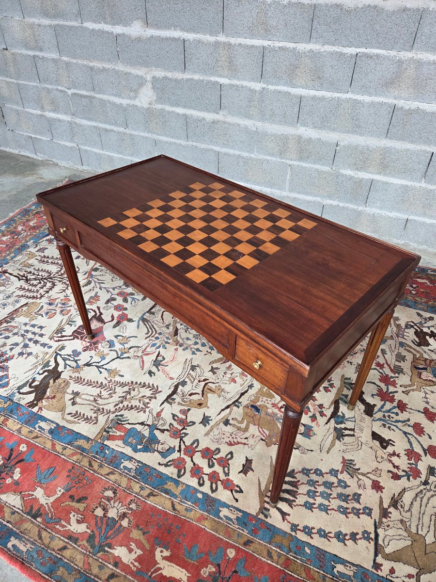 Table à jeux Louis XVI en acajou, plateau réversible, XIXᵉ siècle. -photo-6