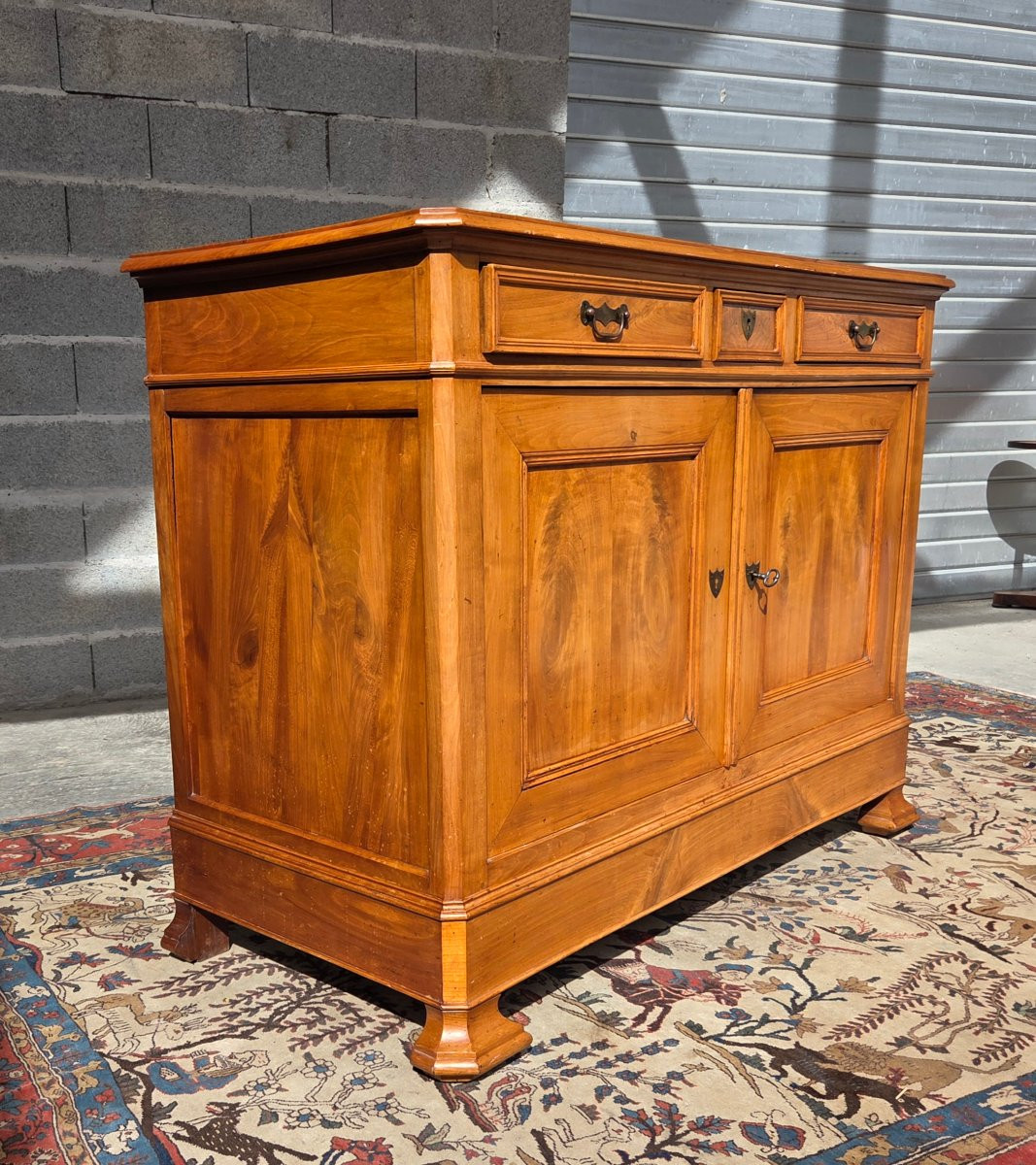 Buffet bas en merisier massif, trois tiroirs, Louis Philippe, Époque XIXᵉ .-photo-2