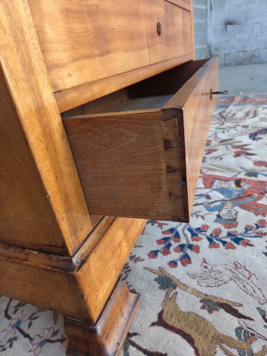 Commode Louis-Philippe en merisier massif, quatre tiroirs, marbre à gorge, d'époque XIXe siècle-photo-3