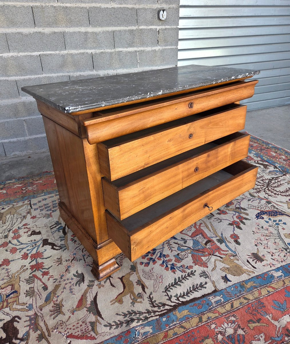 Commode Louis-Philippe en merisier massif, quatre tiroirs, marbre à gorge, d'époque XIXe siècle-photo-8