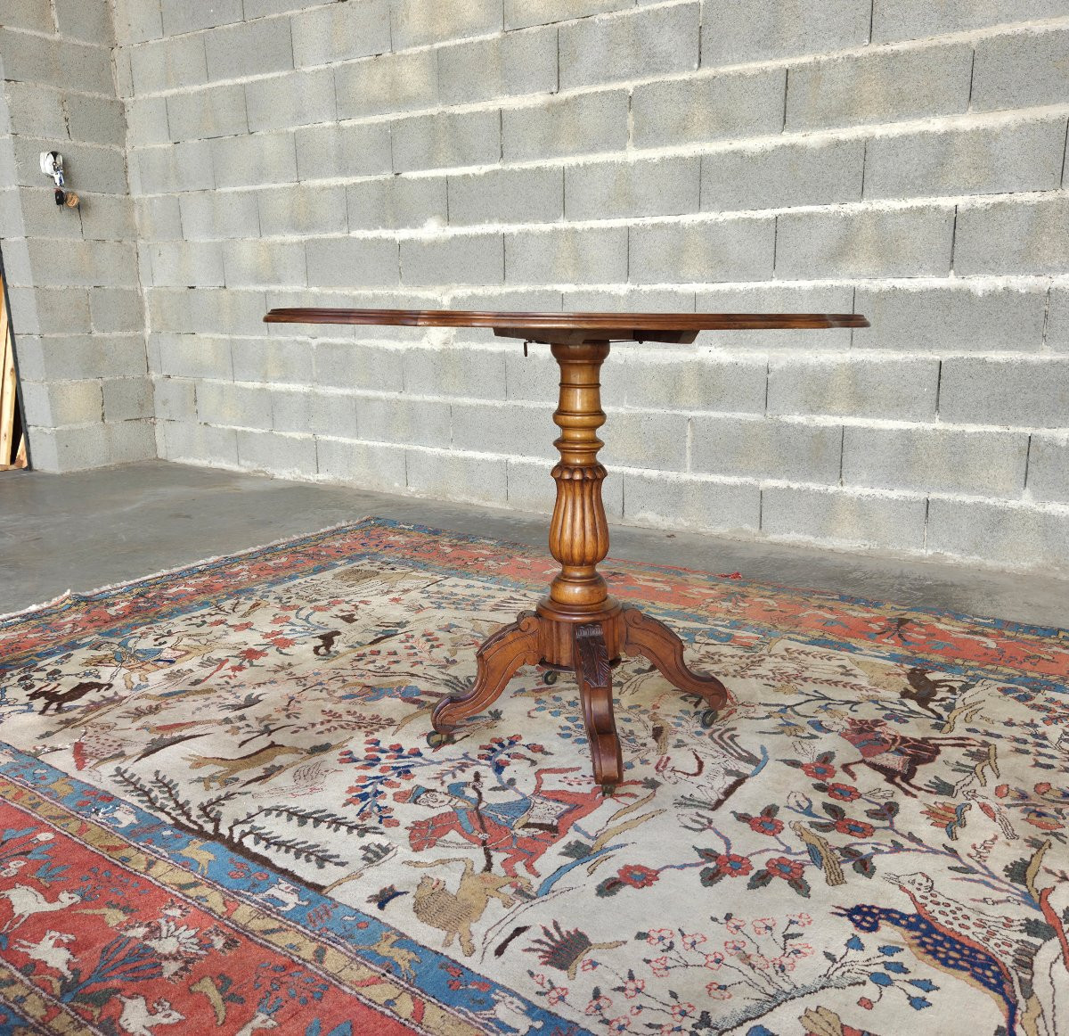  Table guéridon en ronce de  noyer, à plateau basculant, Napoléon III , d'époque XIXème -photo-4