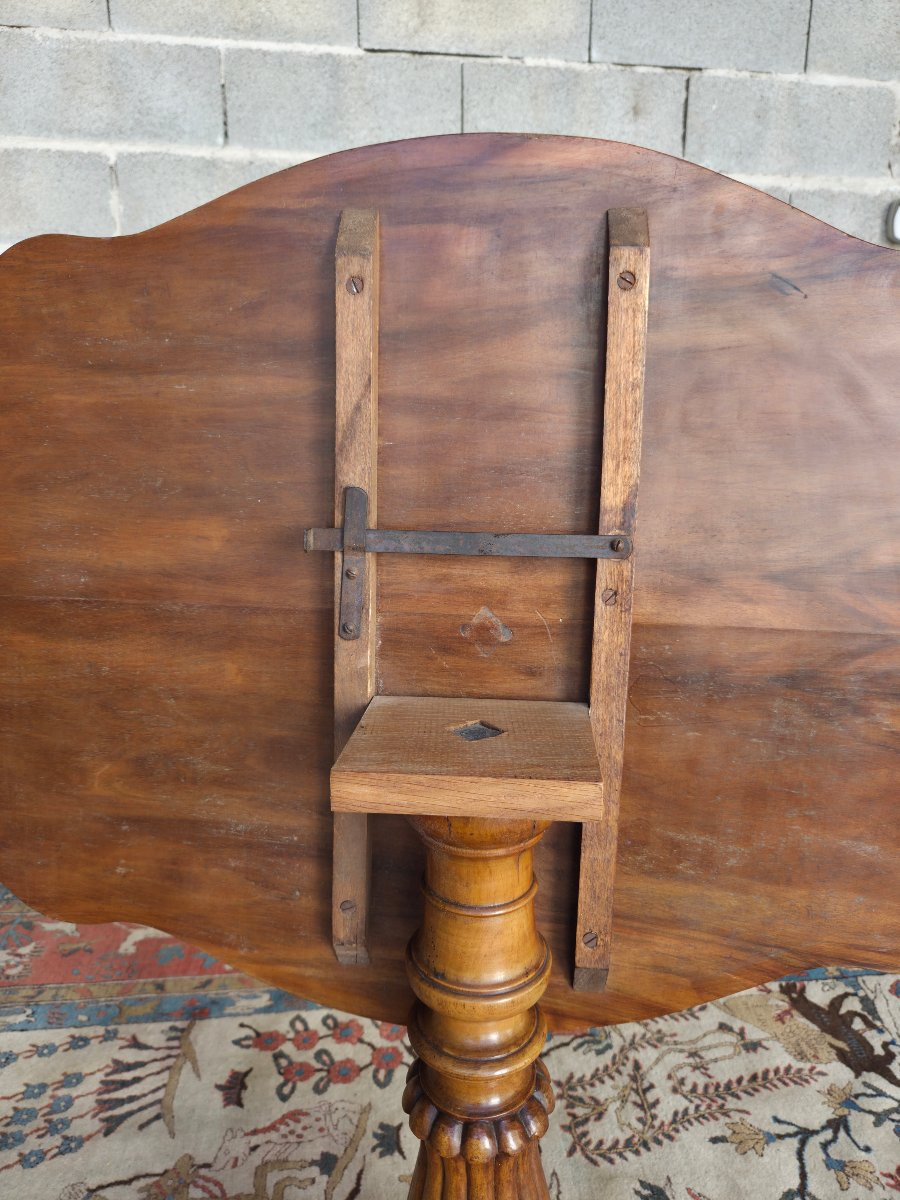  Table guéridon en ronce de  noyer, à plateau basculant, Napoléon III , d'époque XIXème -photo-4
