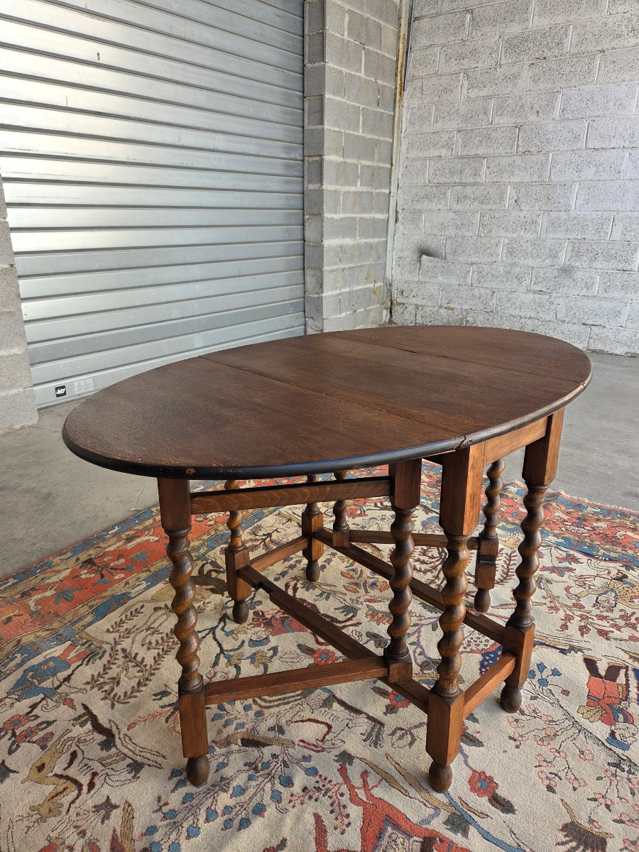 Table à abattants en chêne,  Louis XIII – Piètement à pieds torsadés, d'époque XXe