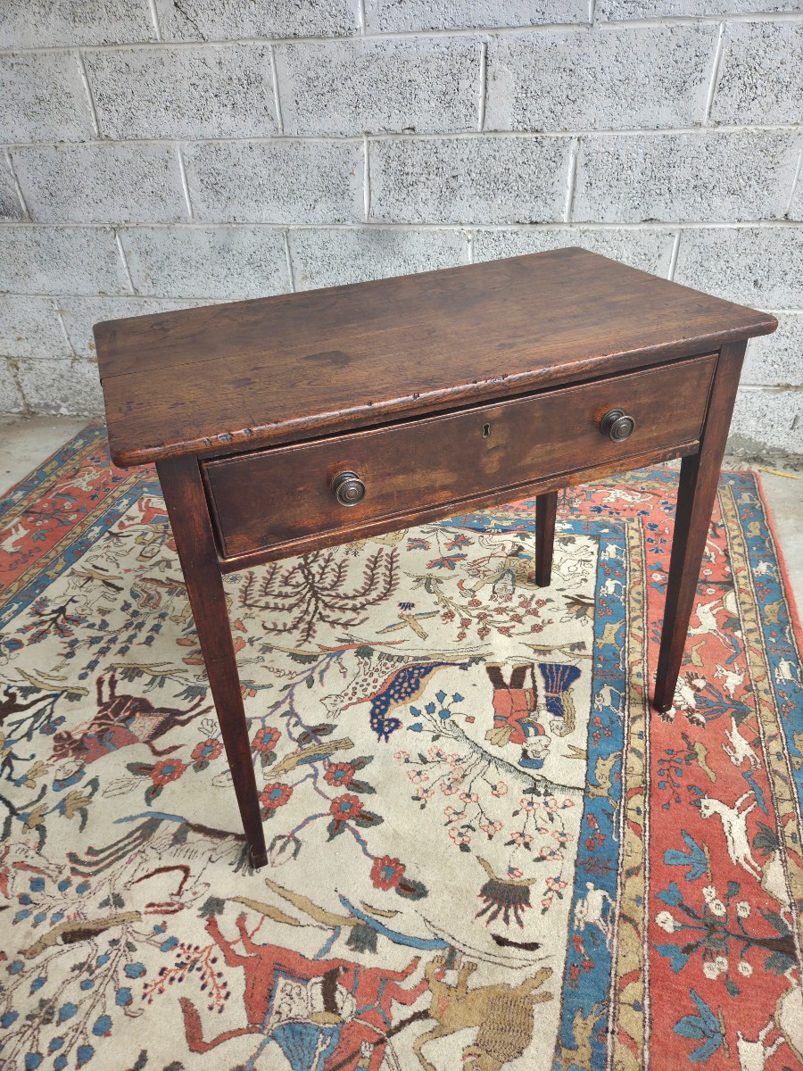 Table en chêne style Louis XVI à tiroir, d'époque XIXᵉ