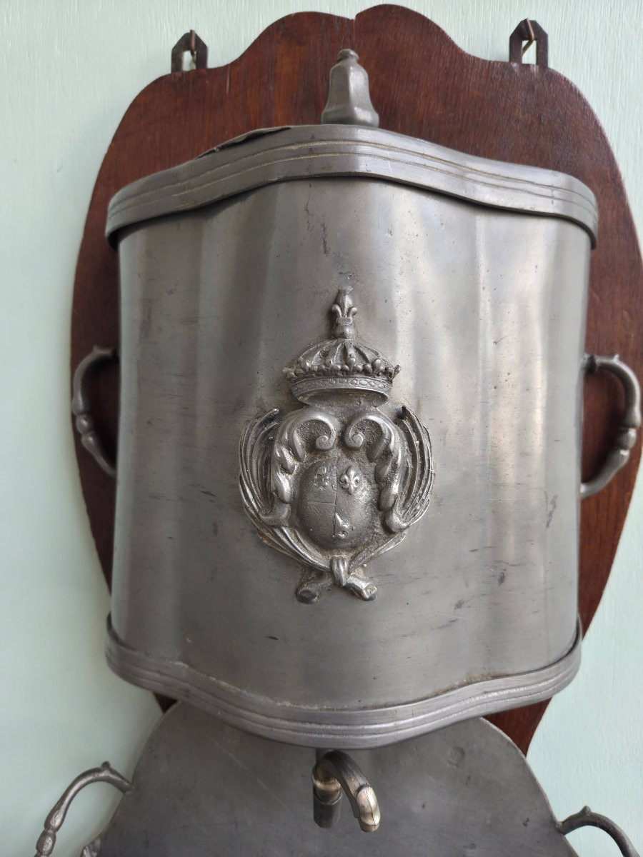 Fountain, Wall-mounted Washbasin In Pewter, Louis XV Regency, 19th Century-photo-2