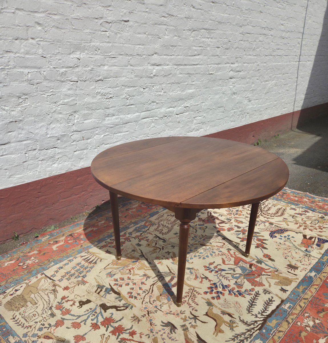 Table à abattants en noyer, Louis XVI, fin  XIXème, début XXᵉ siècle.-photo-1
