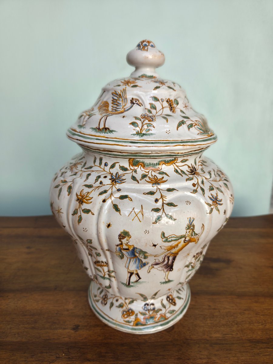Pot couvert en faïence polychrome dans le goût de Moustier, d'époque XI-photo-2
