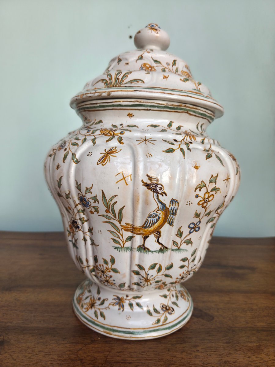 Pot couvert en faïence polychrome dans le goût de Moustier, d'époque XI-photo-5