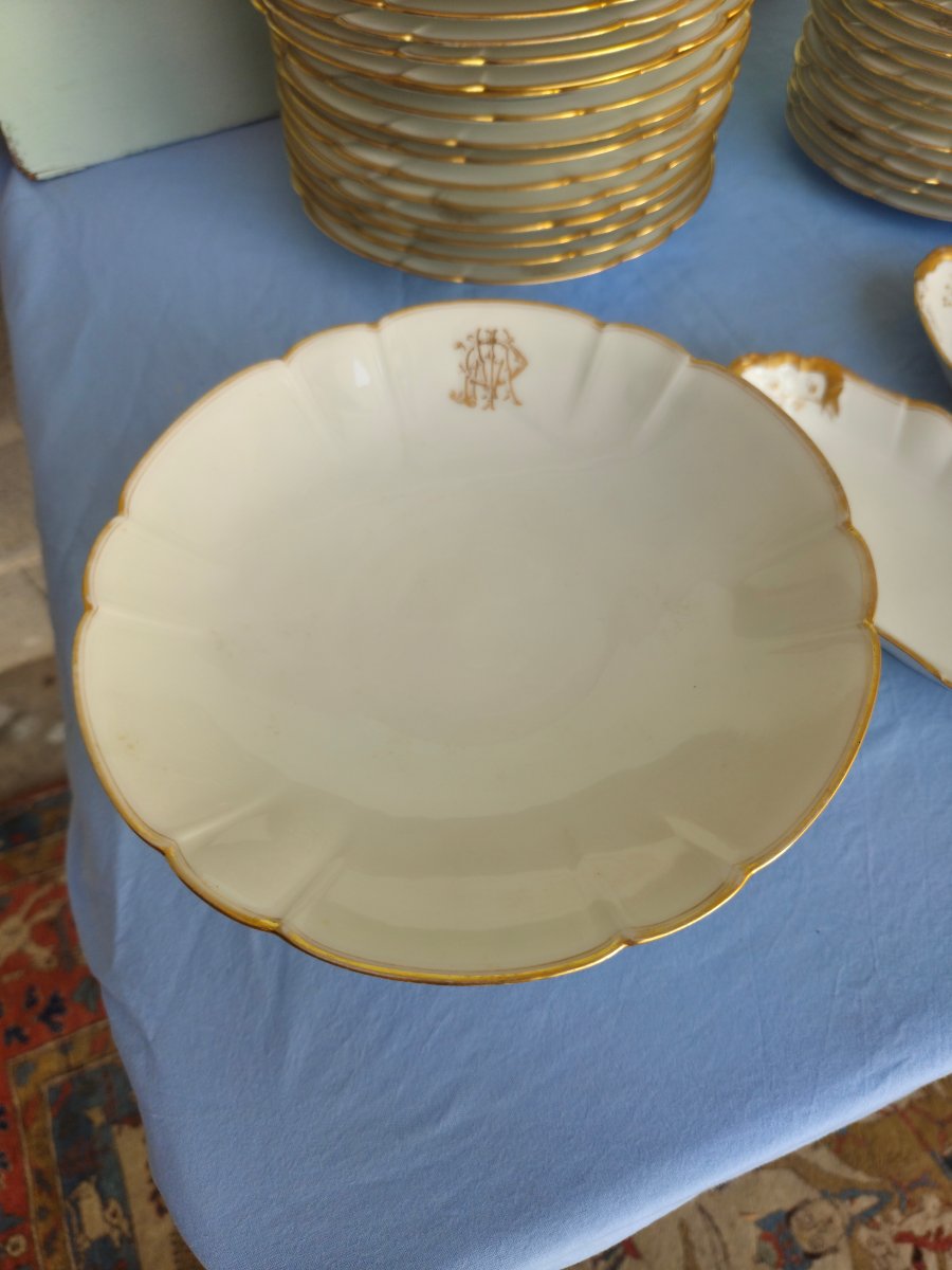 Limoges Porcelain Dinner Service, 55 Pieces, Monogrammed, Mid XXᵉ Century-photo-3