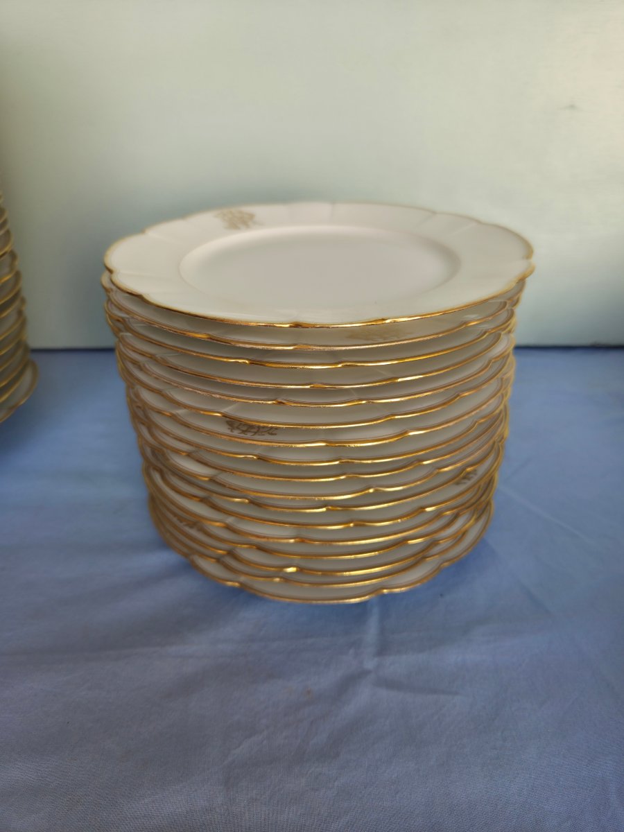 Limoges Porcelain Dinner Service, 55 Pieces, Monogrammed, Mid XXᵉ Century-photo-1