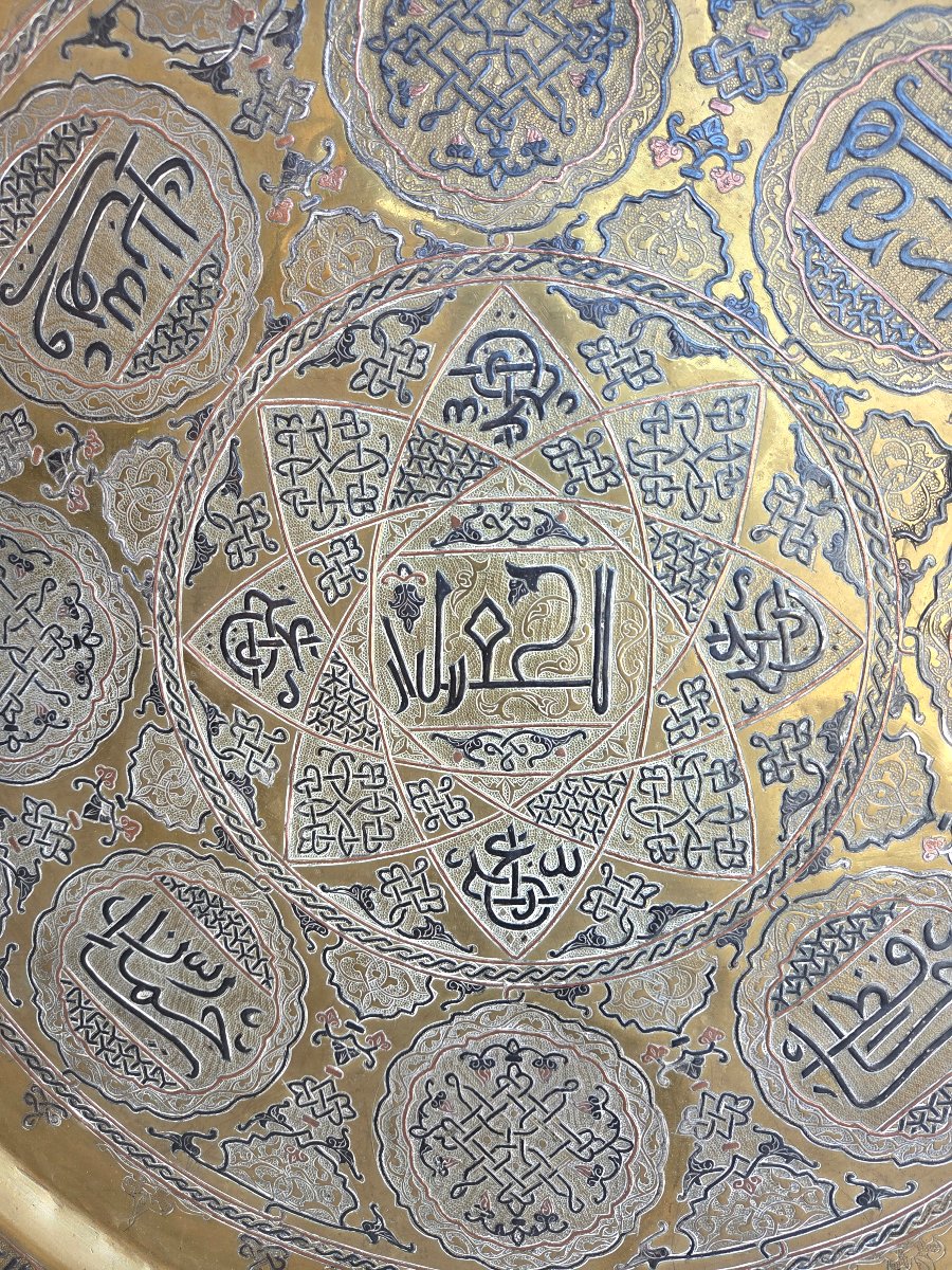 Large Oriental Tray Made Of Damascened Brass, Decorated With Arabic Calligraphy, 19th Century -photo-1
