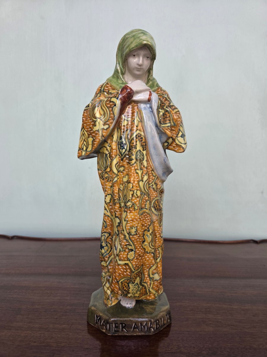 Mater Amabilis,  Vierge en faïence polychrome, d'époque XIXᵉ