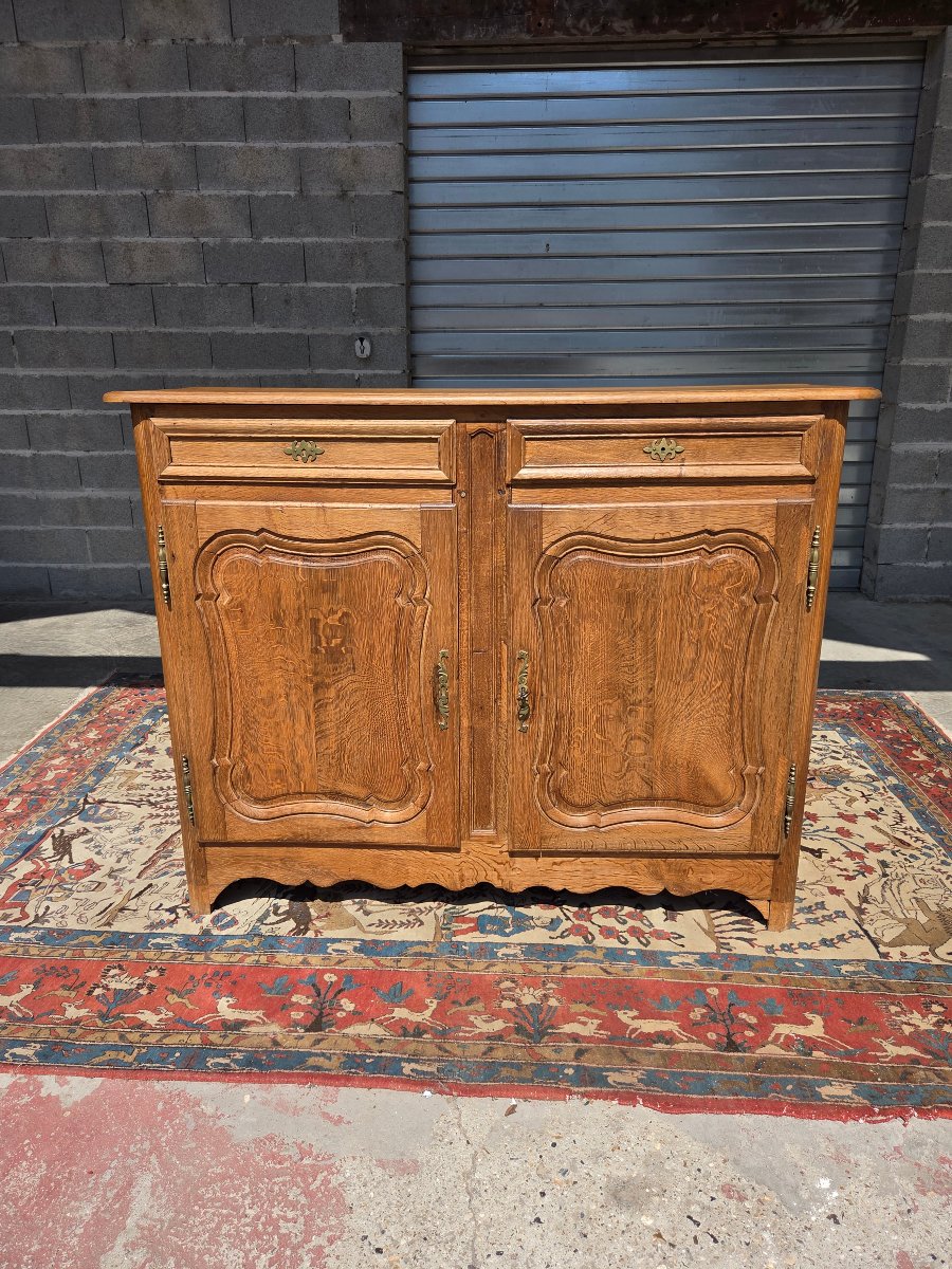 Buffet deux portes en chêne clair, mouluré, Louis XV, d'époque  XVIIIème