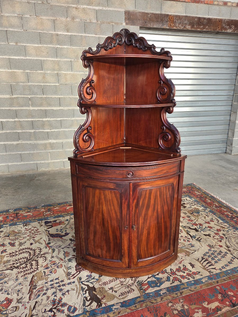 Victorian Mahogany Corner Cabinet. England, Circa 1860–1880. 19th-century Period Piece 