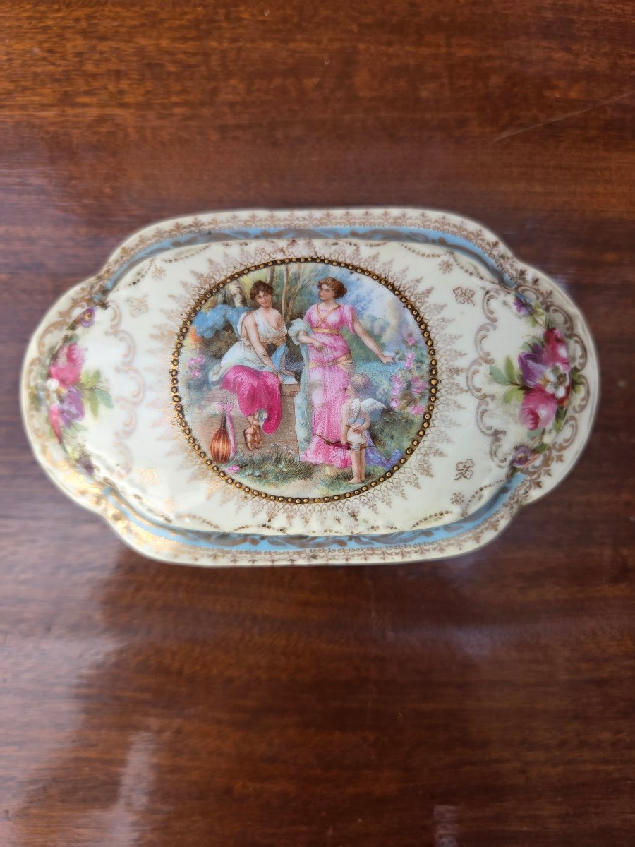 Limoges Porcelain Candy Dish By C. F. Haviland, Decorated With Scenes Of Romance – Early 20th Century-photo-2